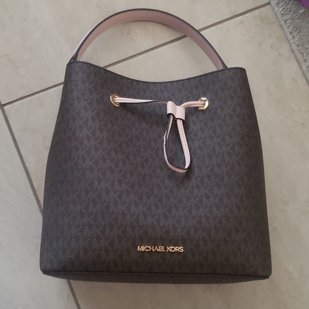 Michael Kors Suri Bucket Mini